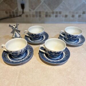 Vintage Churchil Blue Willow Teacup ☕️ set of 4 - Made in England 🏴